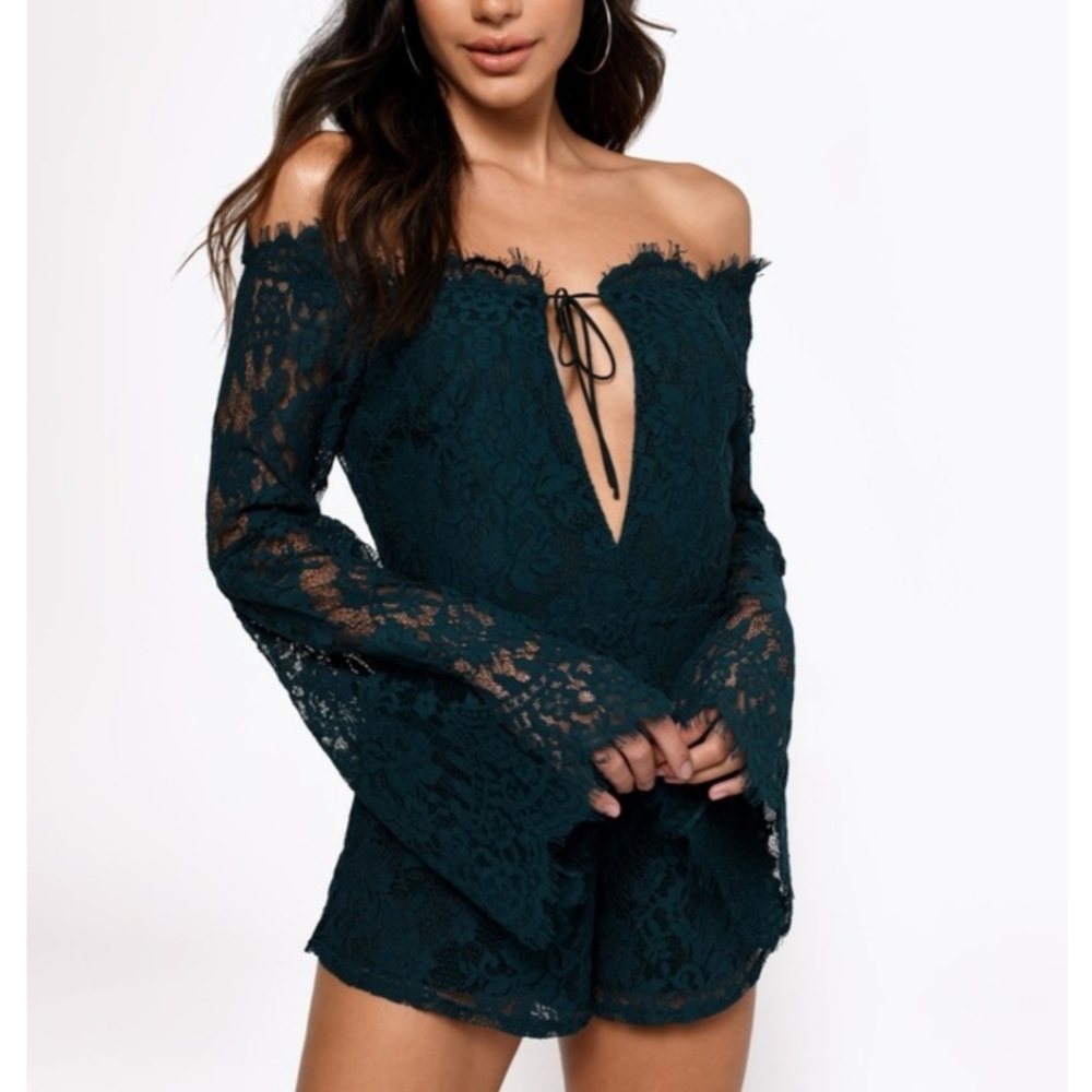 EMERALD OFF SHOULDER LACE ROMPER